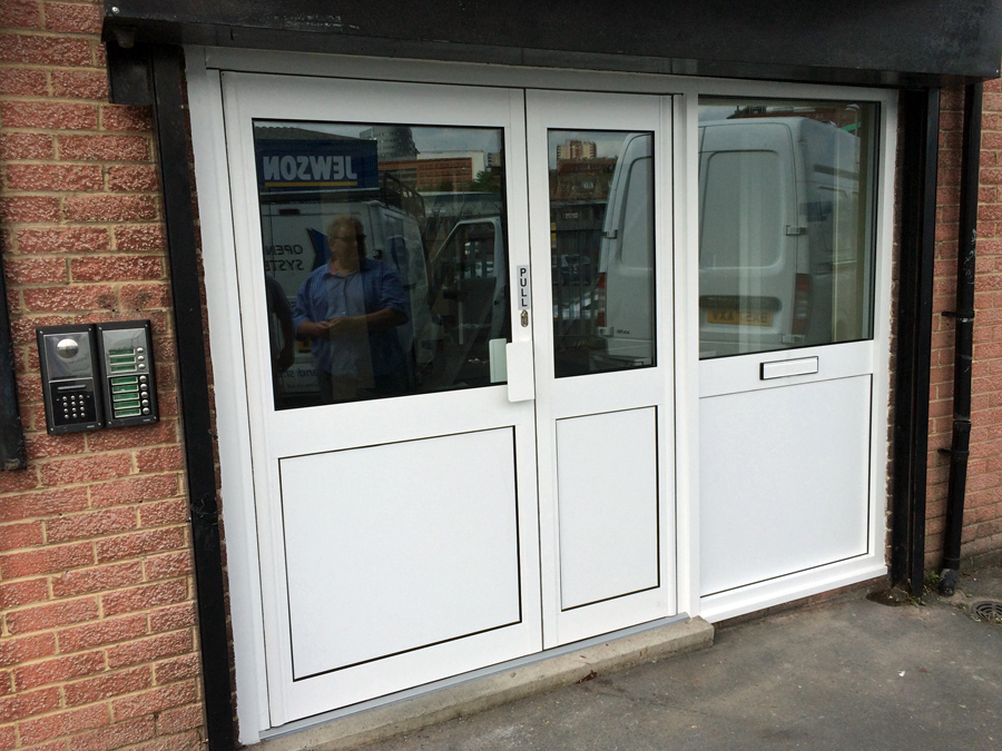 Aluminium double doors with side light