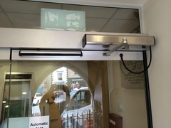 swing doors dda